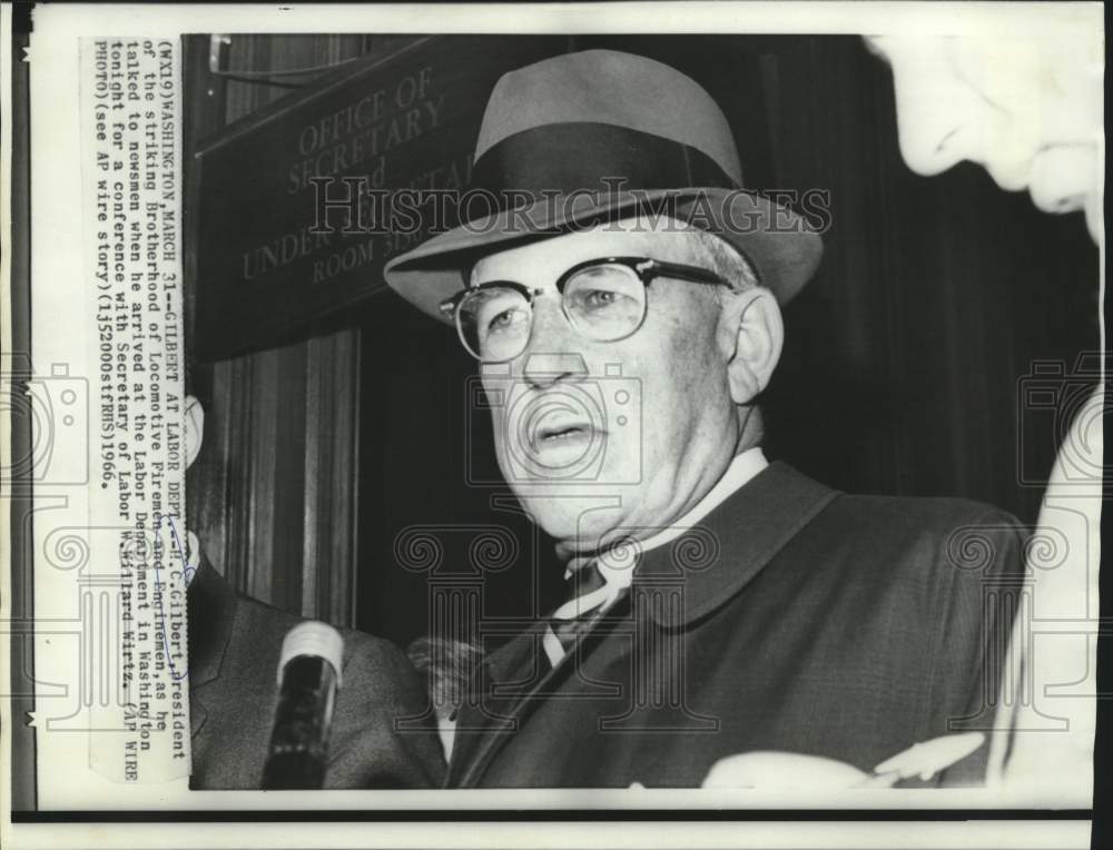 1966 Press Photo H.C. Gilbert arrives for conference with Labor Secretary