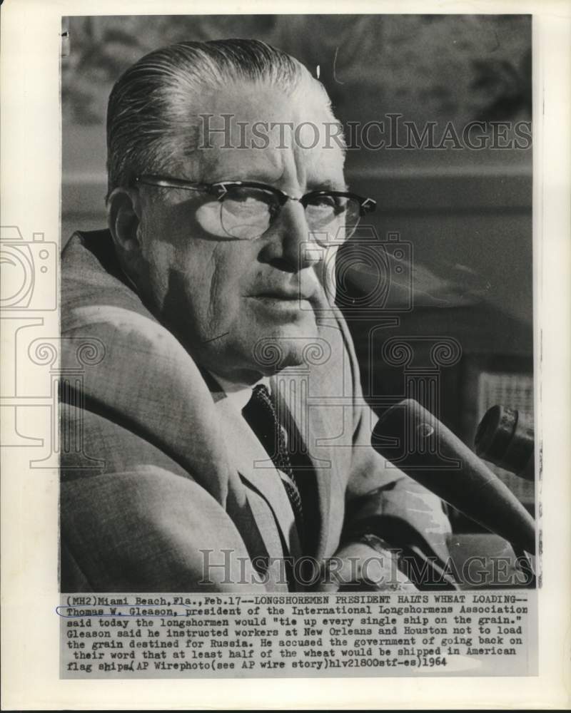 1964 Press Photo Longshoremen President Thomas Gleason halts wheat loading