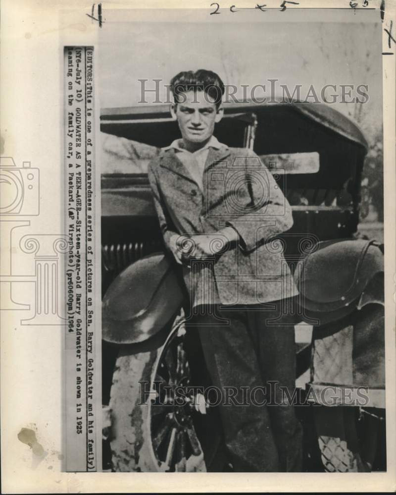 Load image into Gallery viewer, 1925 Press Photo Senator Barry Goldwater as teenager in 1925. - now06526
