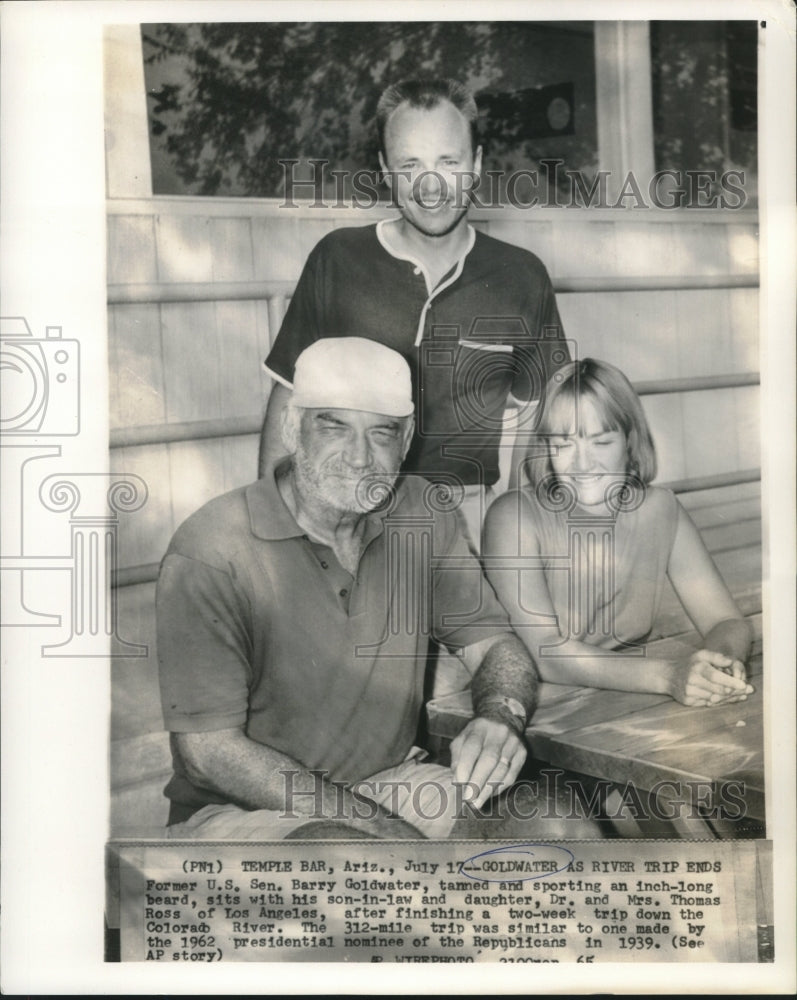 1965 Press Photo Arizona-Former Senator Goldwater with daughter and son-in-law