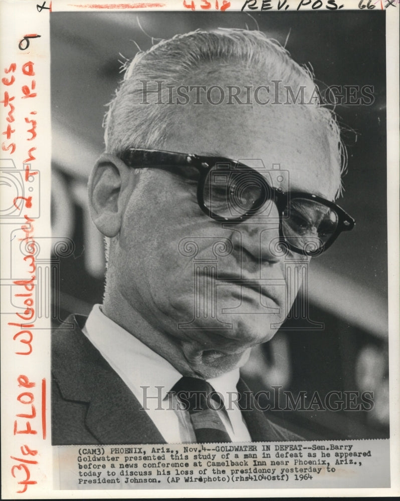 Load image into Gallery viewer, 1964 Press Photo Senator Barry Goldwater at news conference in Arizona
