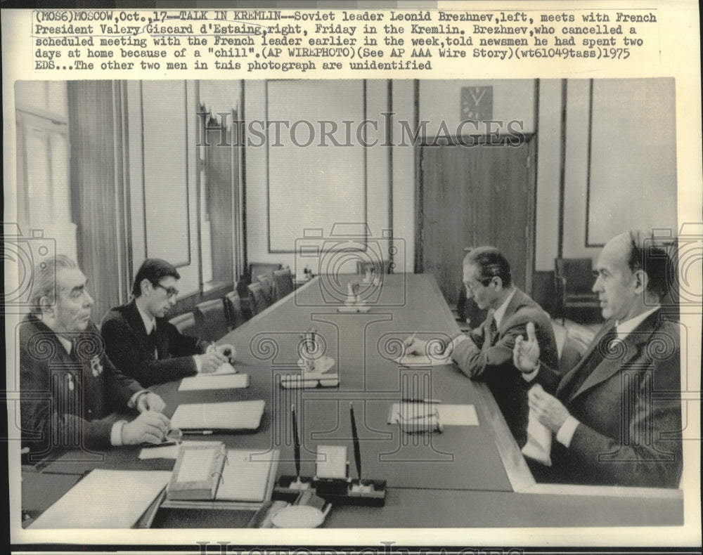 1975 Press Photo Leonid Brezhnev & Giscard d'Estaing meet in the Kremlin