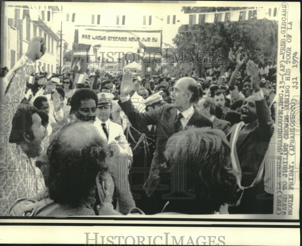 1974 Press Photo President Giscard waves to jubilant crowds of LaMoule