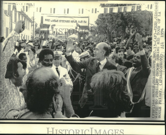 1974 Press Photo President Giscard waves to jubilant crowds of LaMoule