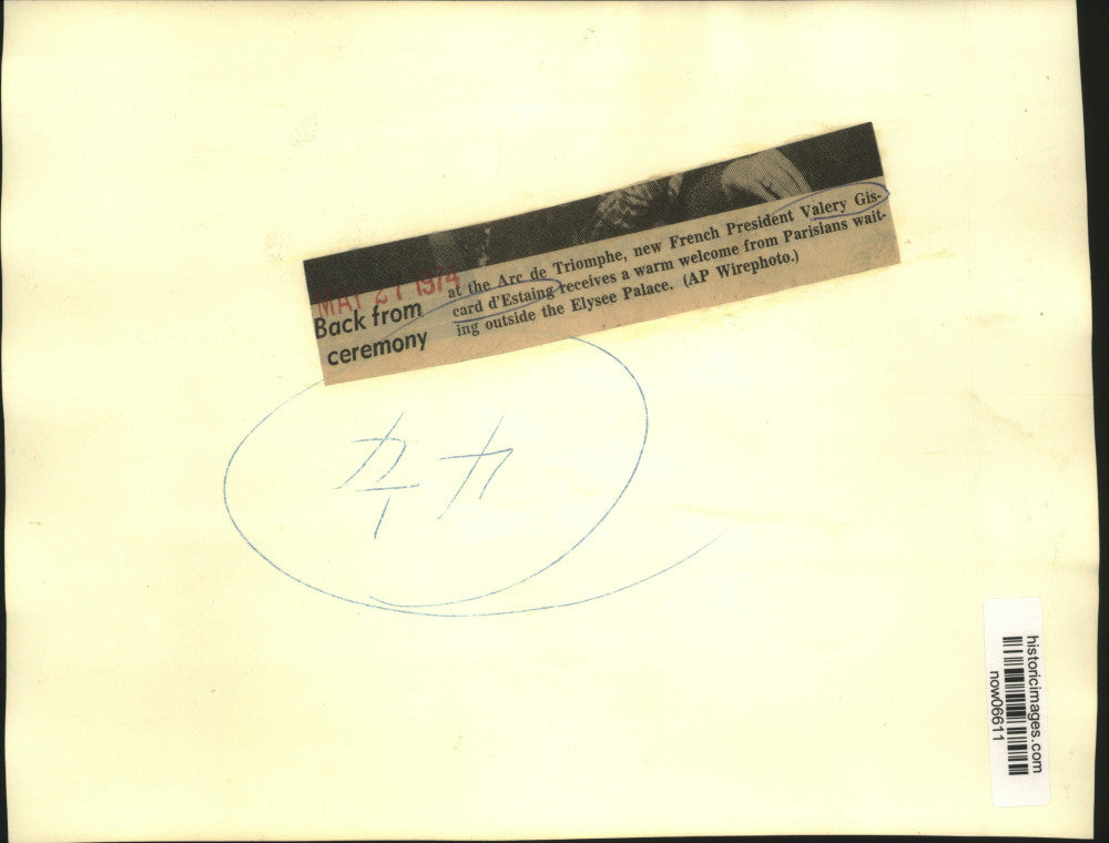 1974 Press Photo Parisians greet France's President Giscard e'Estaing