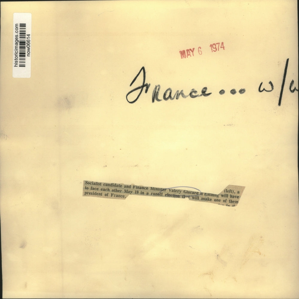 1974 Press Photo Valery Giscard d'Estang cast his vote for President of France.