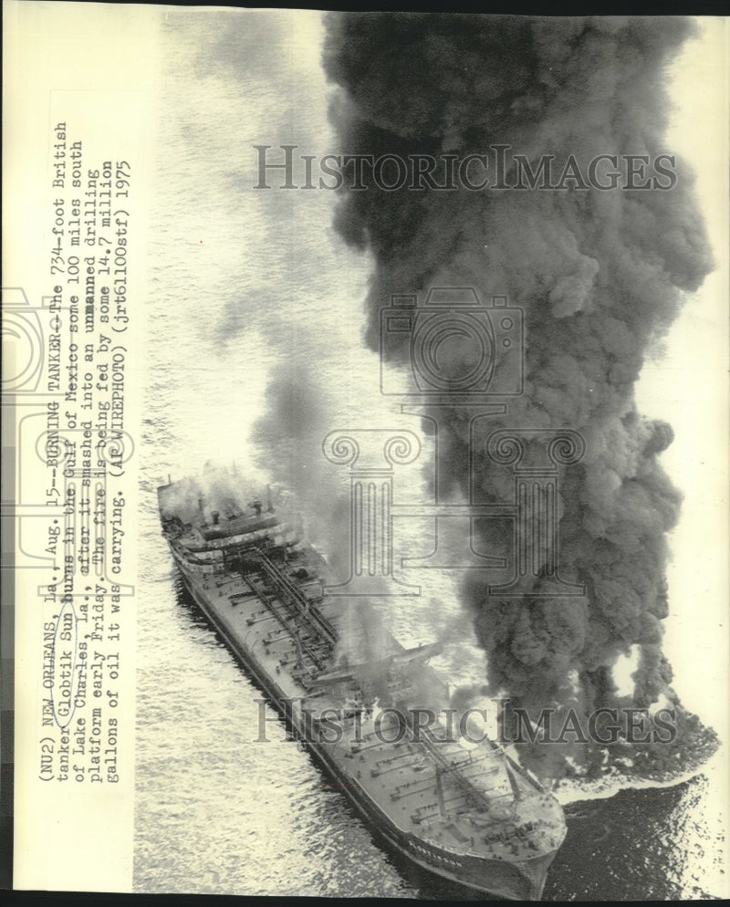 Load image into Gallery viewer, 1975 Press Photo British tanker Globtik Sun burns in the Gulf of Mexico

