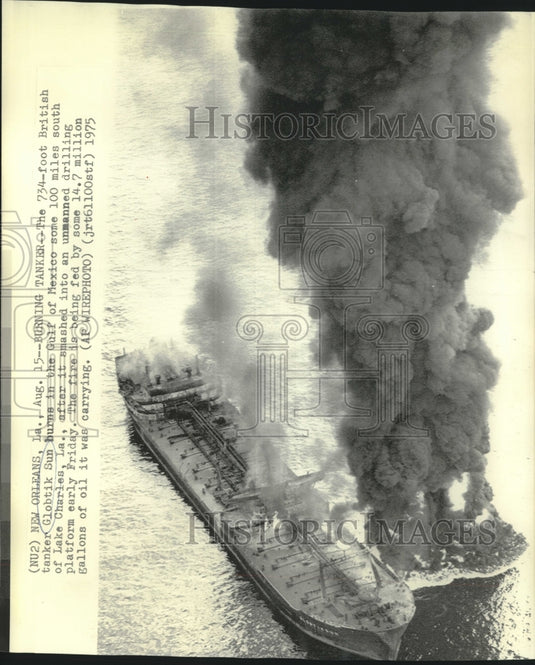 1975 Press Photo British tanker Globtik Sun burns in the Gulf of Mexico