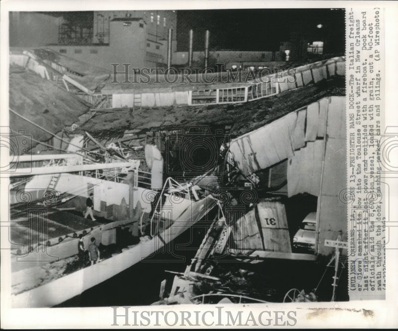 Load image into Gallery viewer, 1963 Press Photo Italian freighter Glove rams Toulouse Street wharf - now06675
