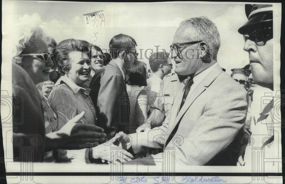 1968 Press Photo Senator Barry Goldwater greets Alabama well-wishers - now06682