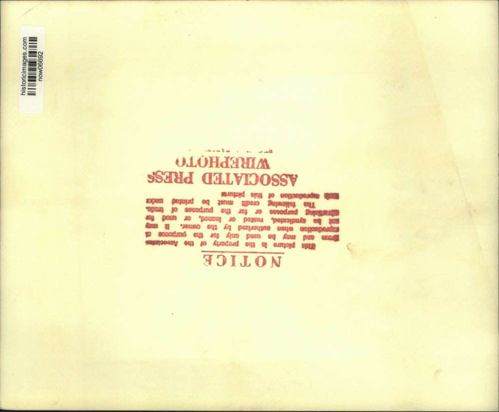 1964 Press Photo Senator Goldwater dons swimming mask in pool at Arizona home