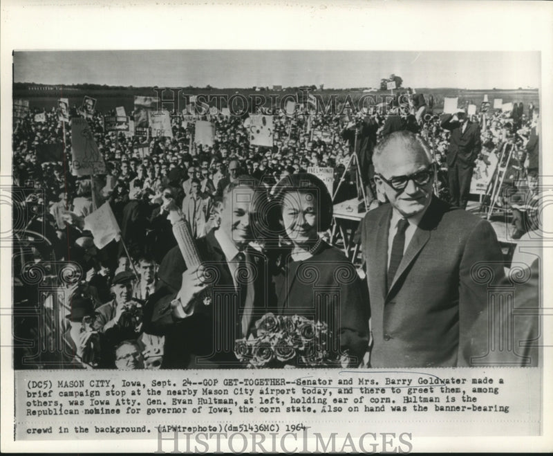 Load image into Gallery viewer, 1964 Press Photo Senator &amp; Mrs. Goldwater with IA Attorney General Hultman
