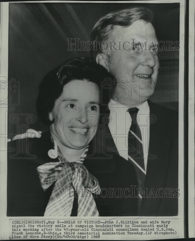 Load image into Gallery viewer, 1968 Press Photo Ohio-John &amp; Mary Gilligan smile a campaign headquarters
