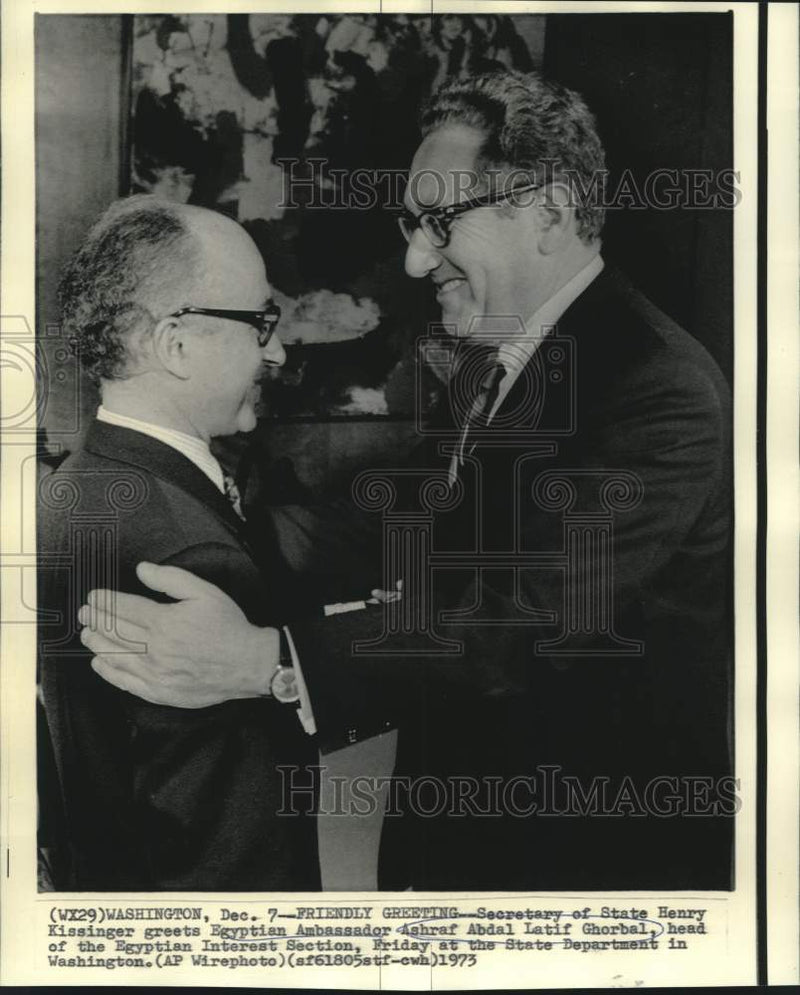 Load image into Gallery viewer, 1973 Press Photo Henry Kissinger with Egyptian Ambassador Ghorbal in Washington
