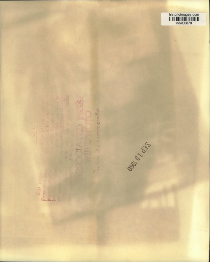 Load image into Gallery viewer, 1960 Press Photo Daniel Wesley Gray in custody after four-day manhunt
