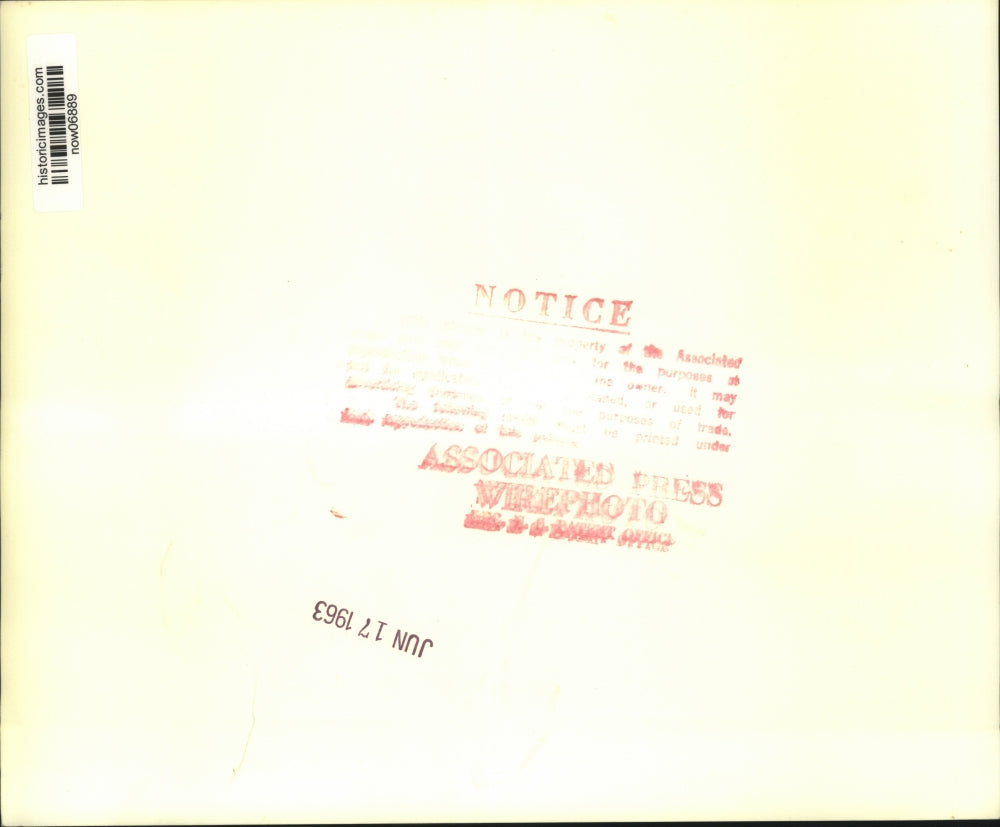 1963 Press Photo Peter Gimbel & others to parachute into Andes Mountains in Peru