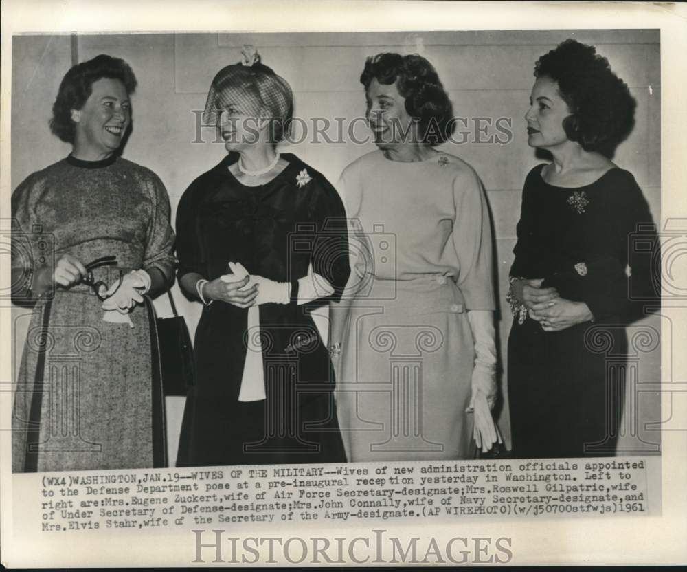 1961 Press Photo Mrs. Roswell Gilpatric &amp; other wives of Defense officials