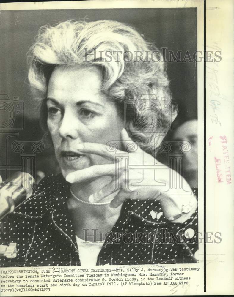 1973 Press Photo Sally Harmony testifies at Senate Watergate Committee
