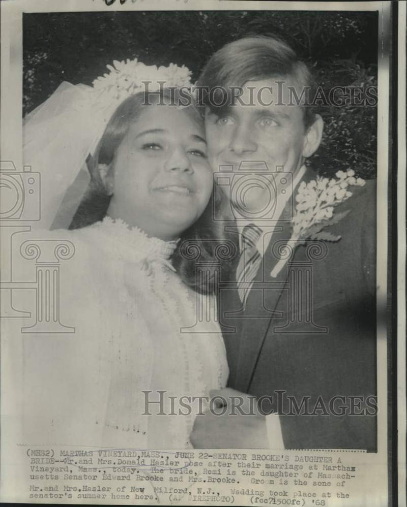 Load image into Gallery viewer, 1968 Press Photo Senator Brooke's daughter Remi &amp; husband Donald Hasler
