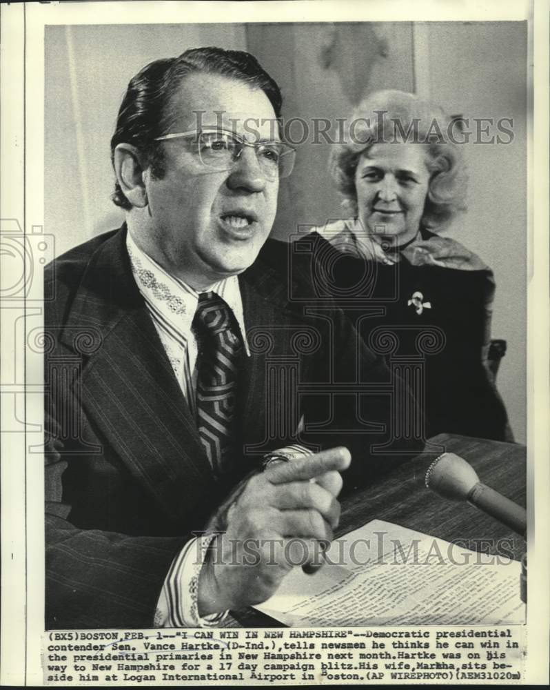 Load image into Gallery viewer, 1972 Press Photo Senator &amp; Mrs. Vance Hartke at Boston news conference
