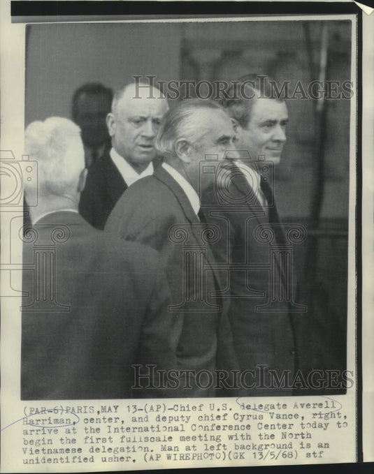 1968 Press Photo Averell Harriman & Cyrus Vance arrive for Paris Peace Talks