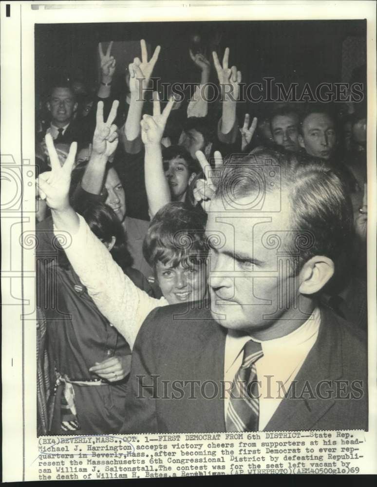 1969 Press Photo MA State Representative Michael Harrington with supporters