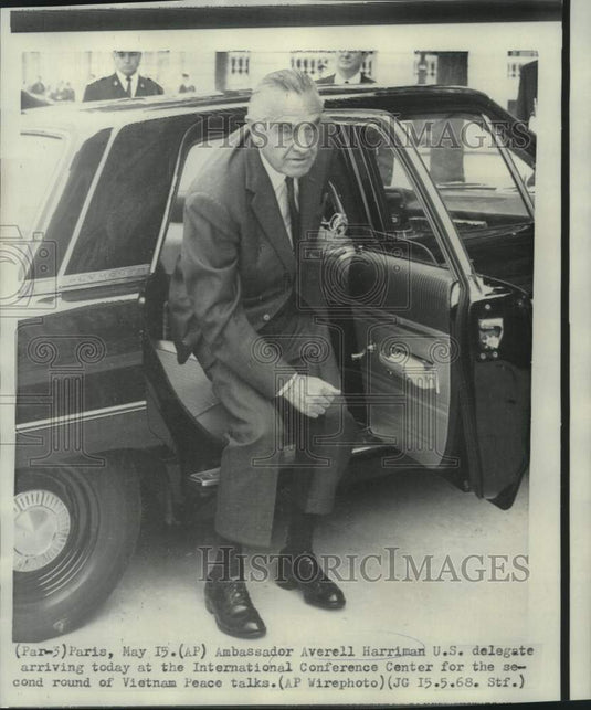 1968 Press Photo Ambassador Harriman arrives at International Conference Center