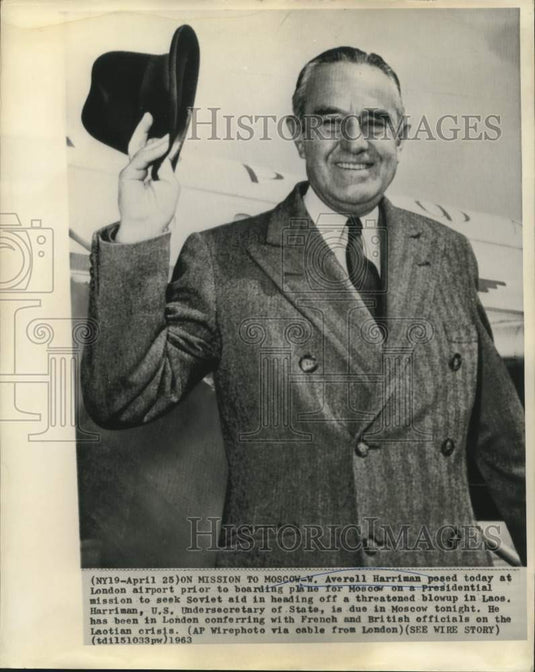 1963 Press Photo Averell Harriman boards plane in London for Moscow - now07343