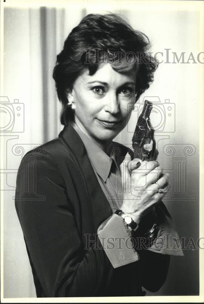 1989 Press Photo Author Paxton Quigley, &quot;Attitudes&quot; star discusses women &amp; guns