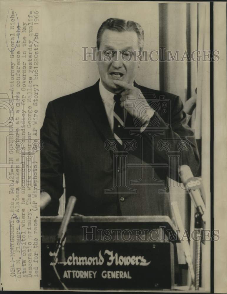 1966 Press Photo Alabama Attorney General Richmond Flowers at news conference