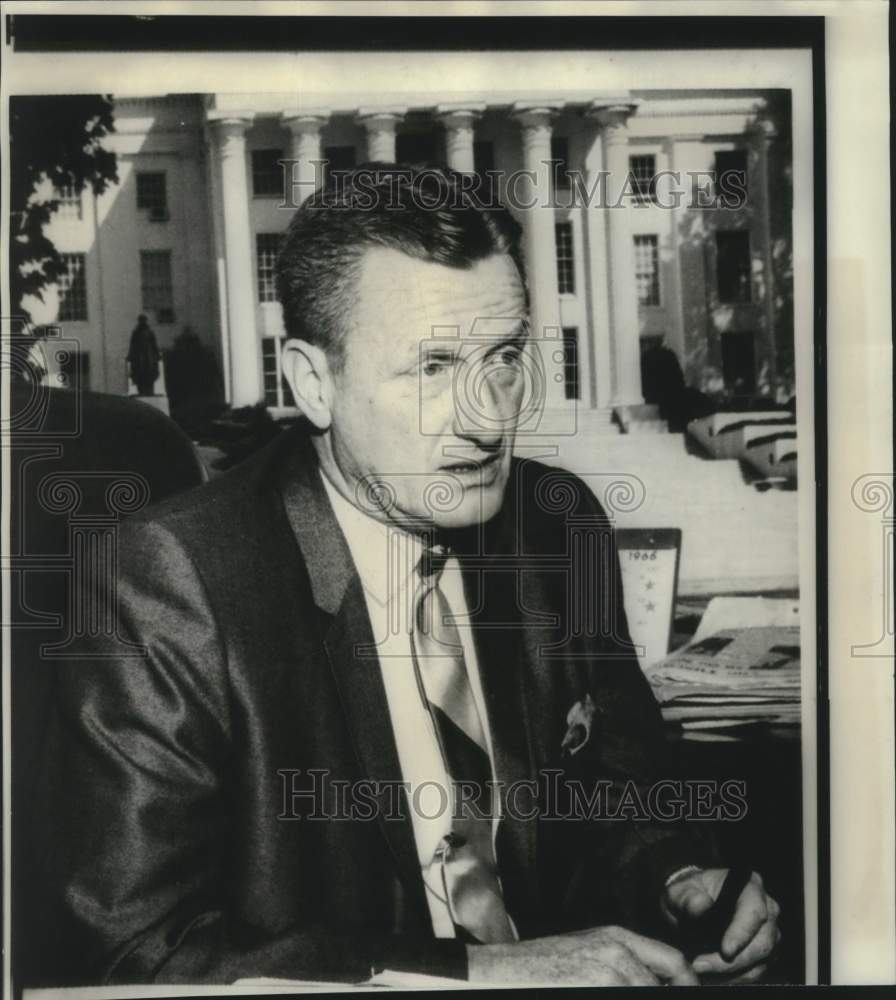 1966 Press Photo Alabama&#39;s Attorney General Flowers announces governor candidacy