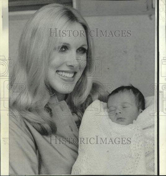 1974 Press Photo George Hamilton's wife and new son George Ashley Hamilton.