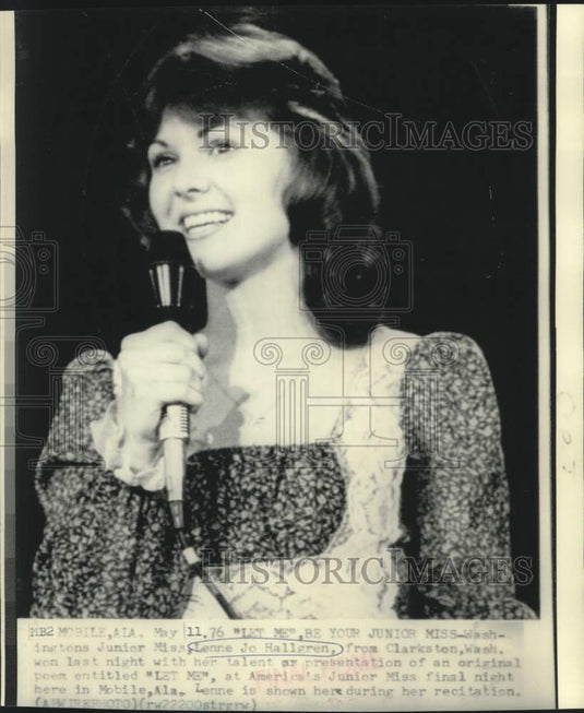 1976 Press Photo Washington's Junior Miss Lenne Jo Hallgren reciting poem