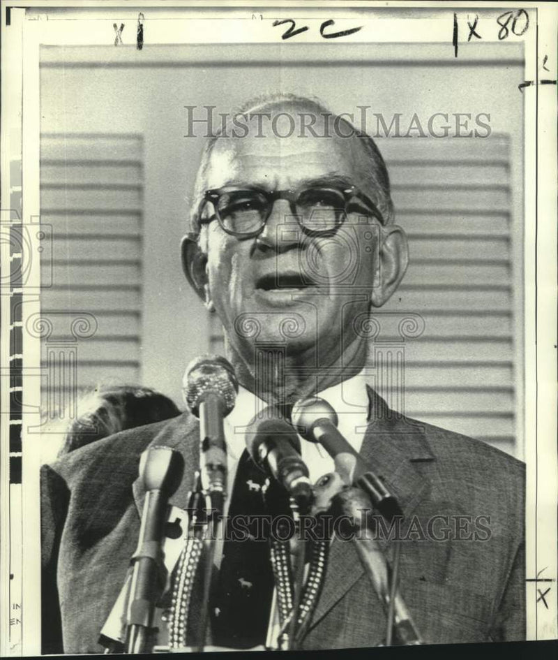 Load image into Gallery viewer, 1973 Press Photo Senator J.W. Fulbright, D-AR at news conference in Washington

