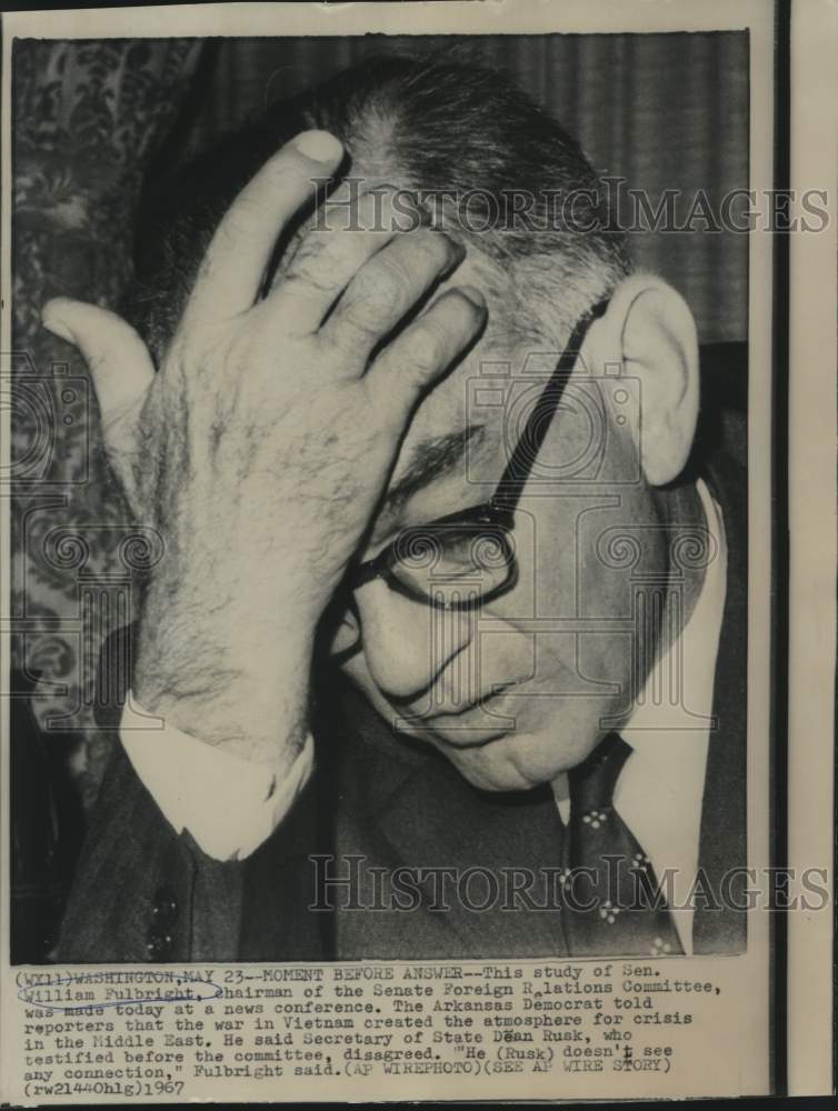 1967 Press Photo Senator J.W. Fulbright, D-AR, shown at news conference