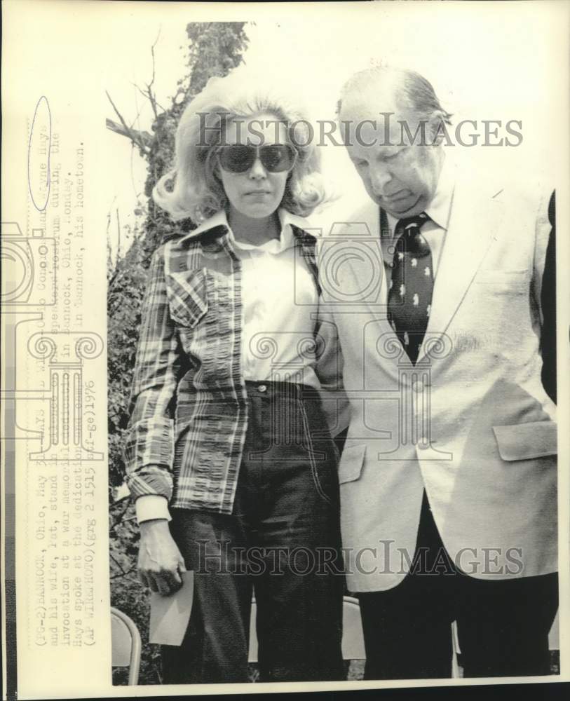 1976 Press Photo Congressman Wayne Hays &amp; wife at war memorial dedication