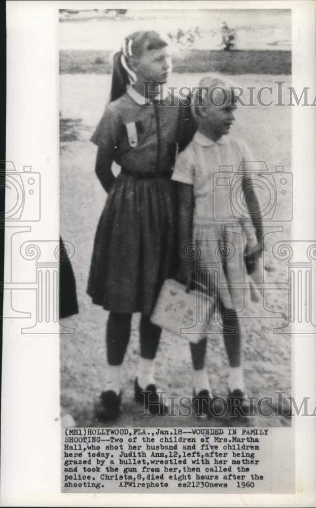 Load image into Gallery viewer, Press Photo Judith and Christa Hall of Hollywood, Florida - now07666
