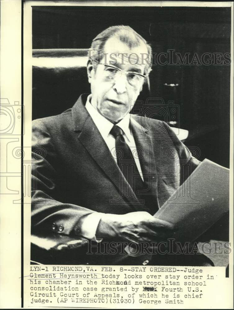 1972 Press Photo Judge Clelment Haynsworth looks over papers in his office