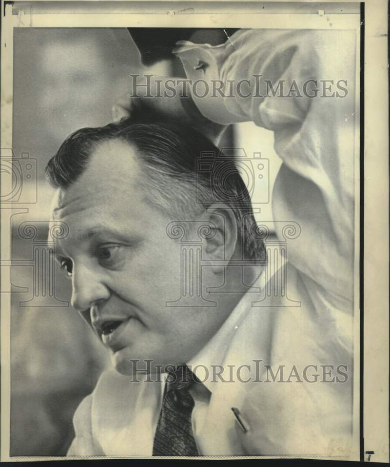 Load image into Gallery viewer, 1970 Press Photo Walter J. Hickel Secretary of Interior in his office.
