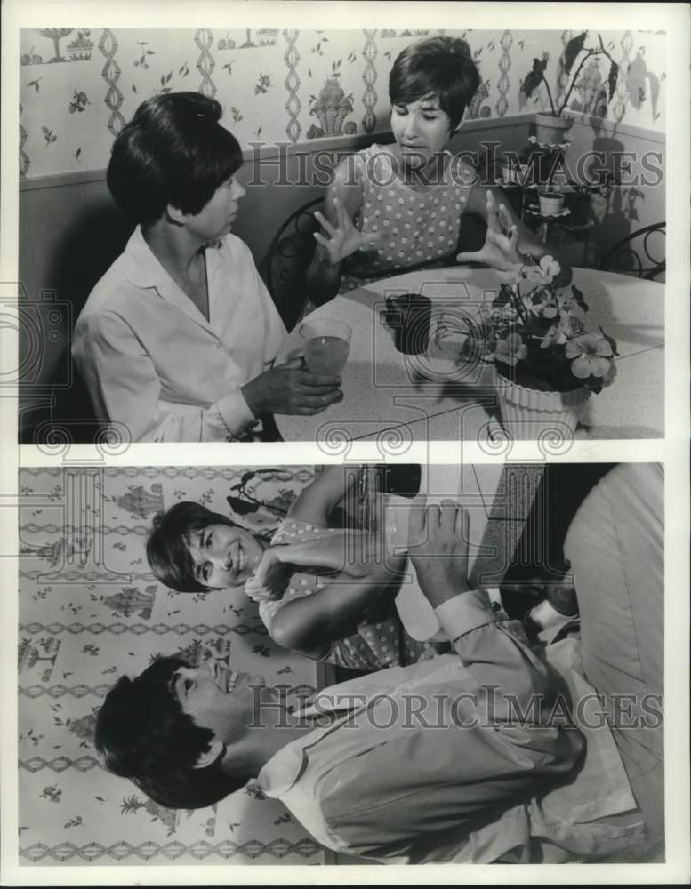 Load image into Gallery viewer, 1966 Press Photo Astronauts wives Barbara Gordon &amp; Jane Conrad chatting
