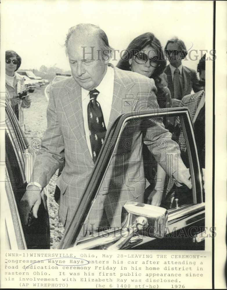 Load image into Gallery viewer, 1976 Press Photo Congressman Wayne Hays enters his car in Wintersville, Ohio

