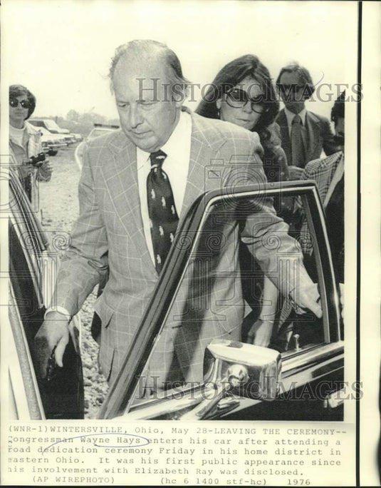 1976 Press Photo Congressman Wayne Hays enters his car in Wintersville, Ohio