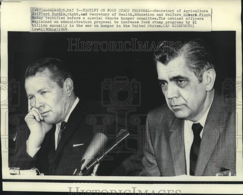 1969 Press Photo Secretaries Hardin &amp; Finch testify at Senate hunger committee