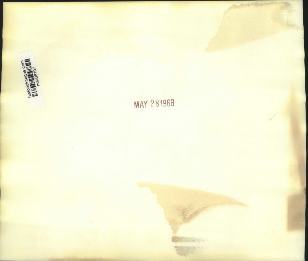 1968 Press Photo Averell Harriman with newsmen in Paris - now08107