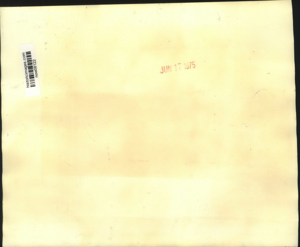 1975 Press Photo Reps. Aspen and Michael Harrington talk on Capitol Hill