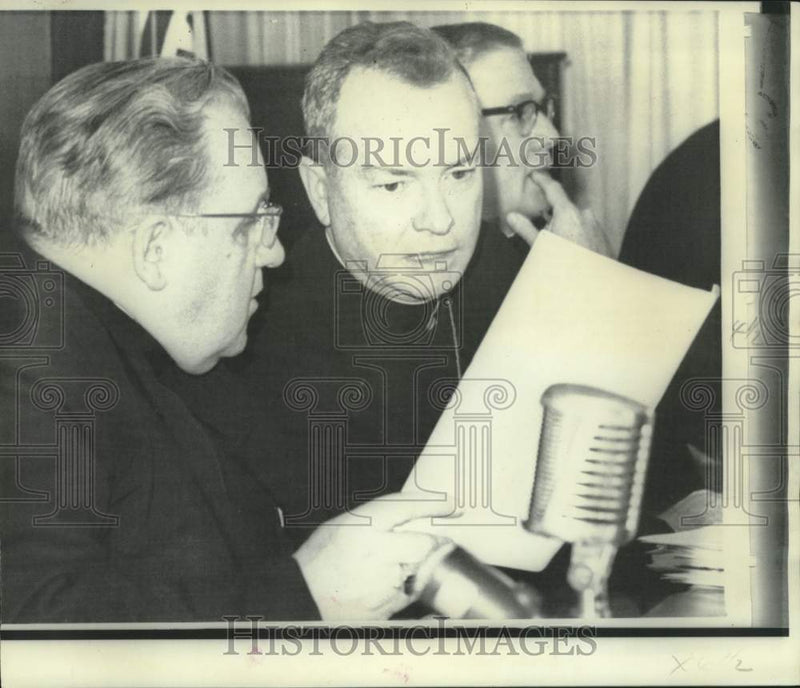 Load image into Gallery viewer, 1966 Press Photo Archbishops Hannan &amp; Cody review Catholic Bishops' text
