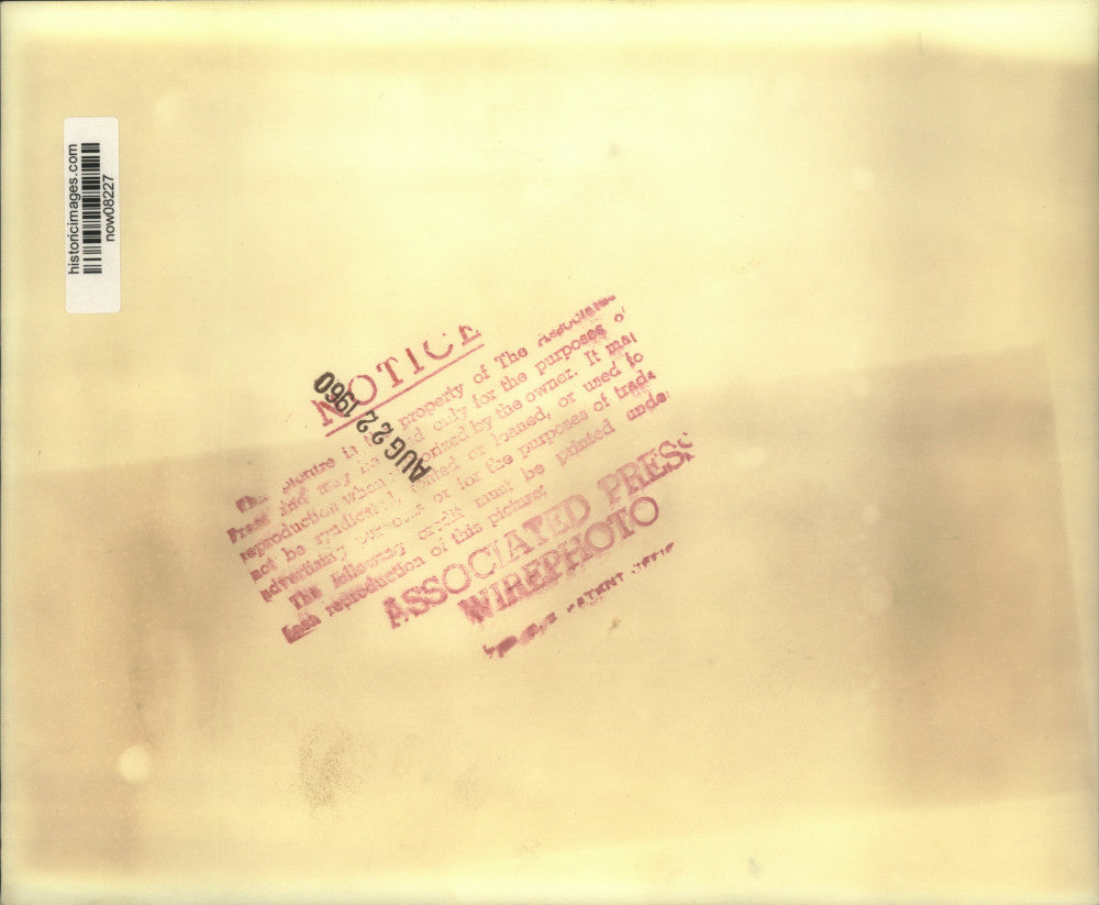 1960 Press Photo Antoine Gizenga embraced by Halm Ghana at Andrews AFB