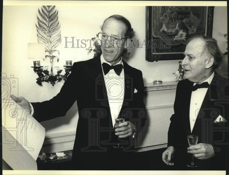 Load image into Gallery viewer, 1960 Press Photo Peter Hermes honors violinist Yehudi Menuhin at German Embassy

