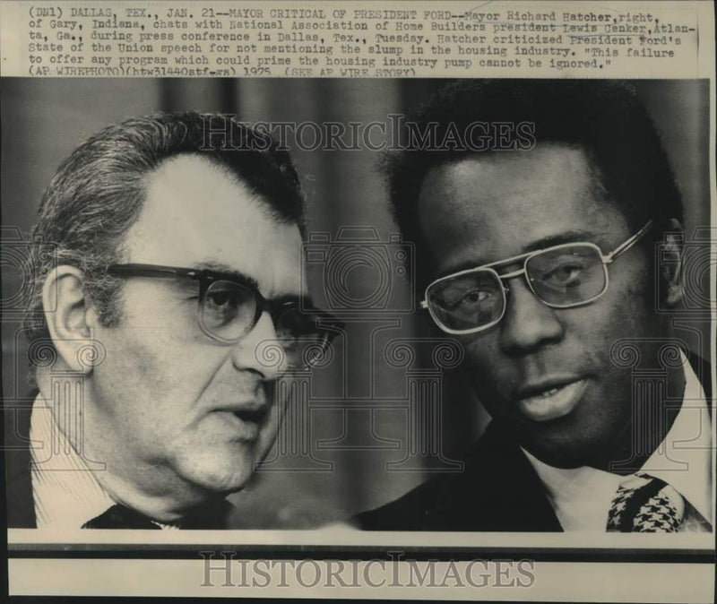 Load image into Gallery viewer, 1975 Press Photo Richard Hatcher of IN &amp; Lewis Cenker appear at press conference

