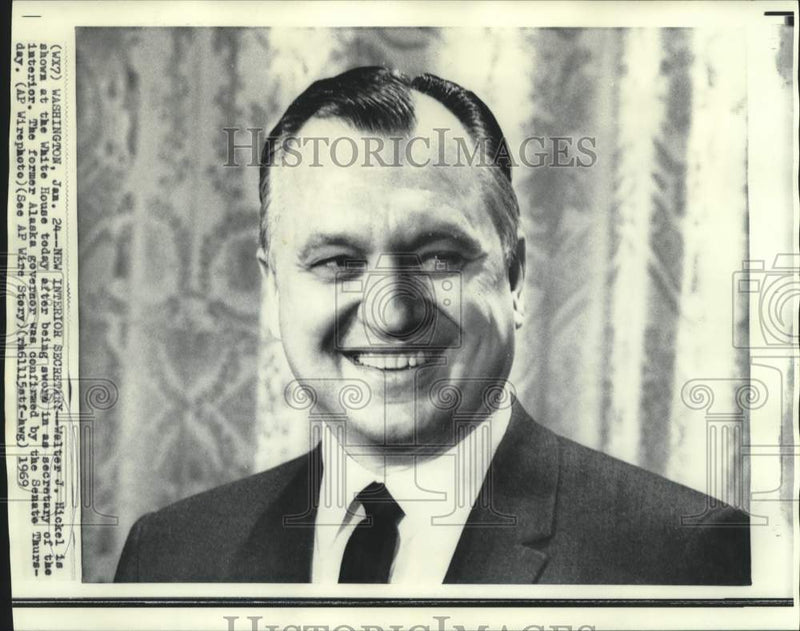 Load image into Gallery viewer, 1969 Press Photo Walter Hickel, sworn in as Secretary of the Interior
